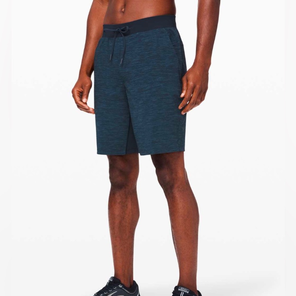 Lululemon T.H.E. Short 9" *Liner
Heather Allover Iron Blue True Navy Size Medium